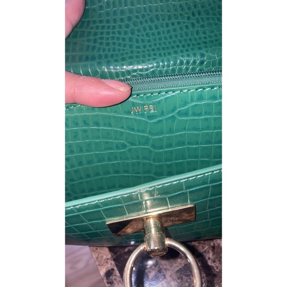 JW PEl | The Envelope Chain Crossbody Bag | 
Green Croc style | Vegan Leather | - Picture 5 of 6